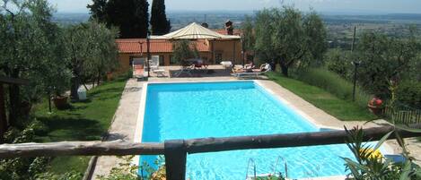 حمّام سباحة خارجي