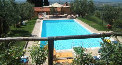Happy Company 6 people in a farmhouse with a spectacular ultra-panoramic swimming pool