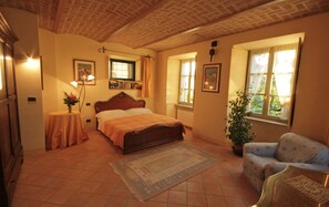 2 habitaciones, tabla de planchar con plancha, cuna de viaje y wifi