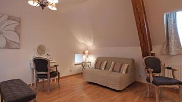 TV, fireplace, offices