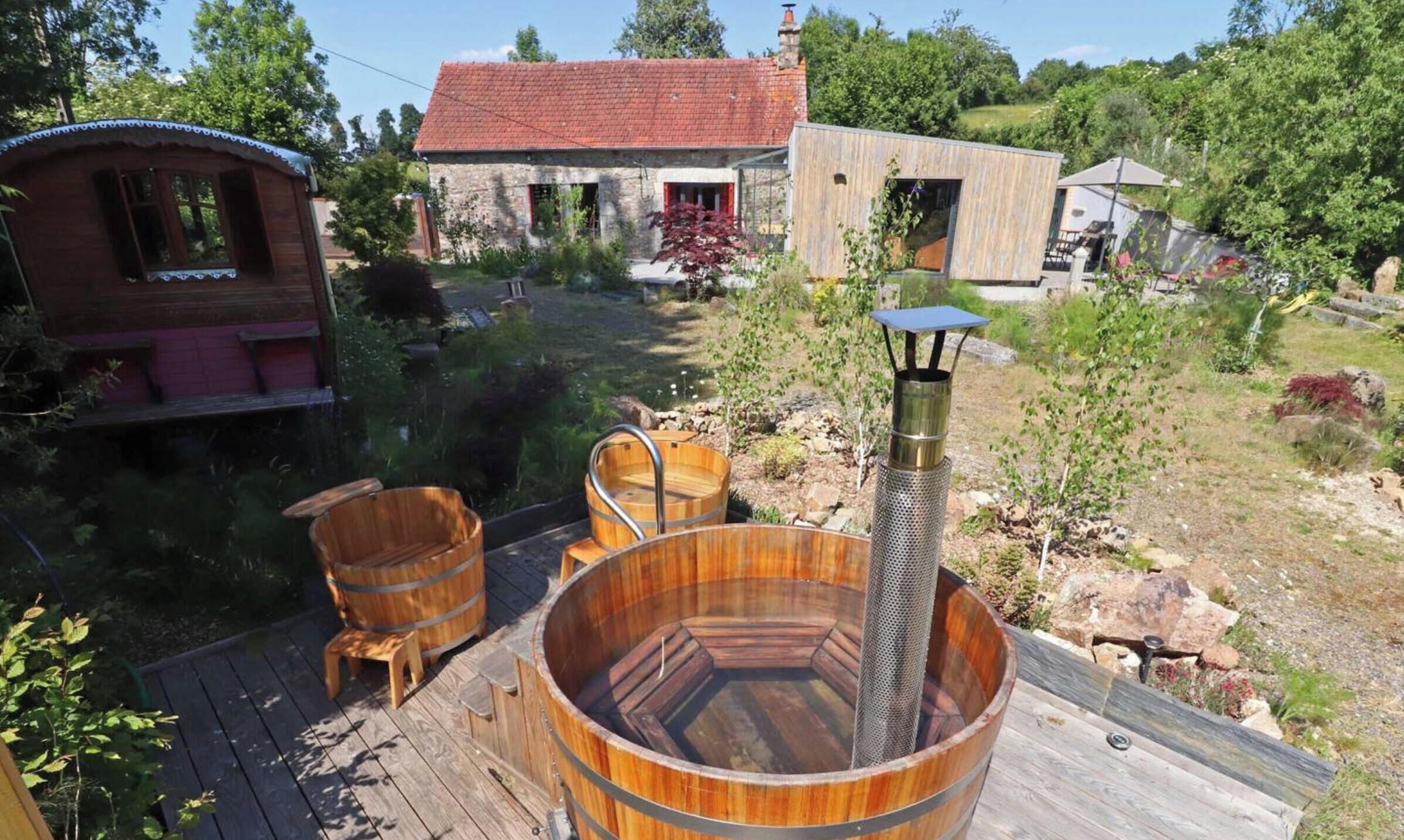 Outdoor spa tub