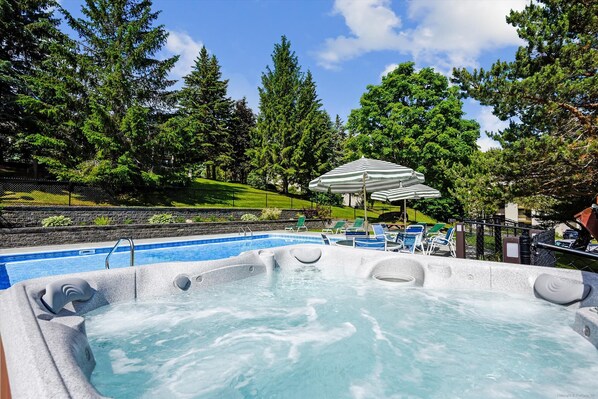 Pool - Pinnacle C16 is the perfect family condo.  With two bedrooms and two baths, there is plenty of space for everyone.  There is also a shuttle to the slopes the operates 7 days a week. (Killington)