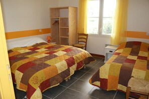 3 bedrooms, desk, iron/ironing board, travel cot - La Grange, on one level, 4 stars for 8 people at Gîtes Les Grandes Chaum (Chambon)