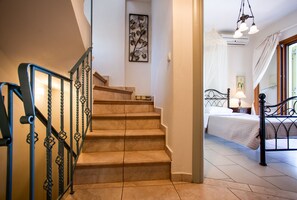 4 bedrooms, in-room safe, iron/ironing board, WiFi