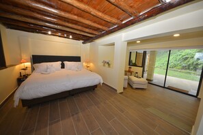 7 bedrooms, in-room safe, WiFi, bed sheets