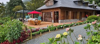 Las Mercedes Lodge is property located in the mountains sourrounding Cali.