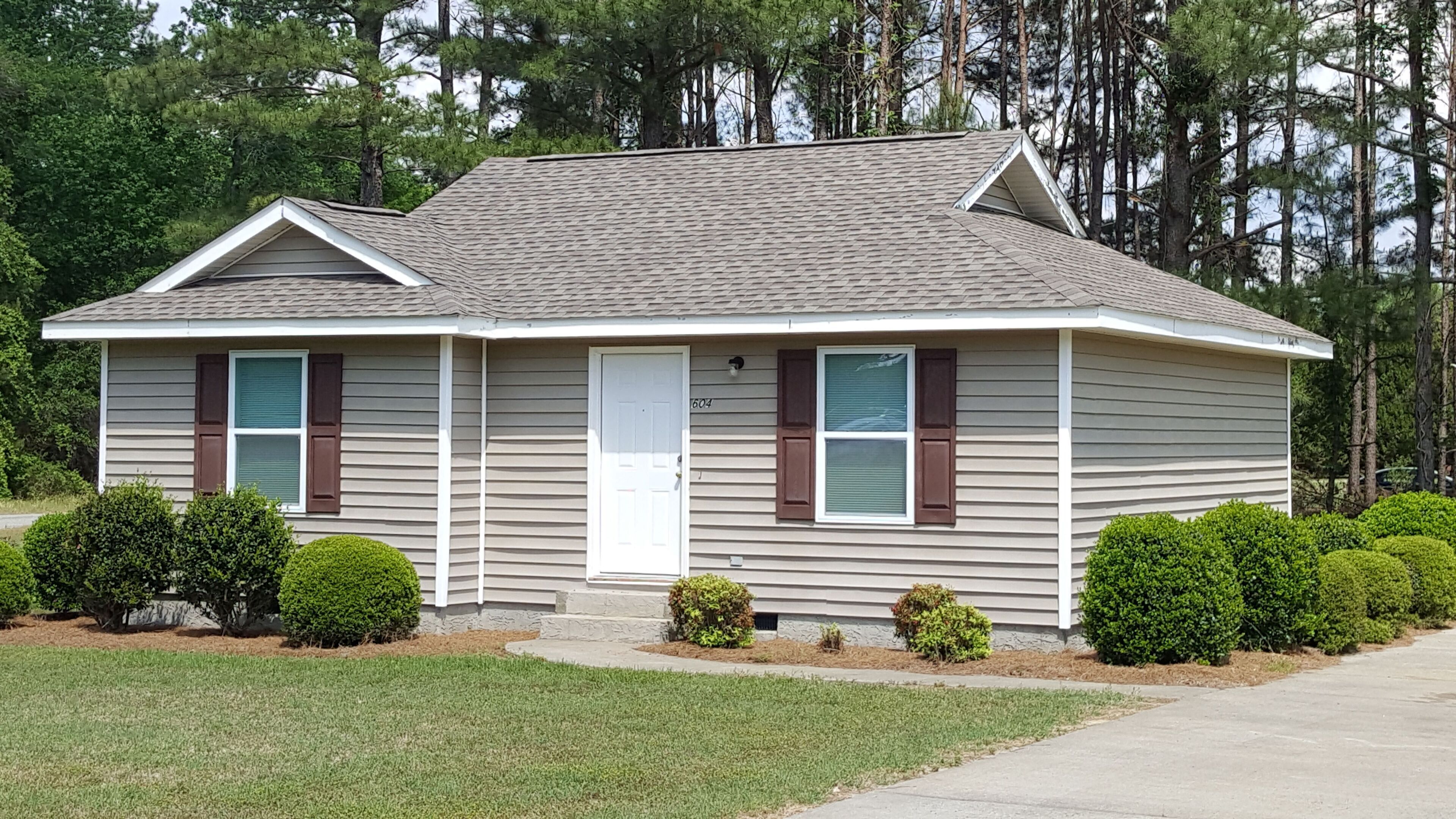 2 bedroom  2 bath house on quiet street