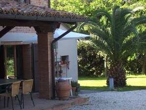 Outdoor dining - The Tower in Solebello (Morro D' Alba)