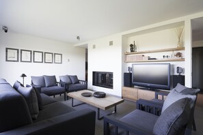 TV, fireplace, DVD player, books - SUITE&POOL -Como Lake aptm.160mt private indoor swimming-pool for exclusive use (Como)