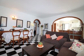 Télévision, cheminée