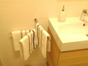 Hair dryer, towels, toilet paper - Il Cuore del Borgo - Holiday Home - Gobeletto - (Cod. CITRA 008010-LT-0012) (Borgomaro)