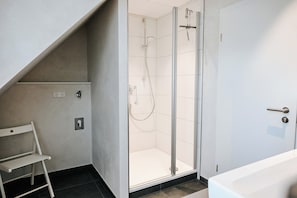 تجهيزات دش، مجففات شعر، مناشف، صابون
