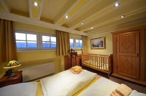 4 Schlafzimmer, Bügeleisen/Bügelbrett, Internetzugang, Bettwäsche