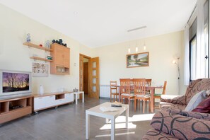 TV - 2CAM01 - Cozy 4 bedroom house with private pool located in a quiet area (Vidreres)