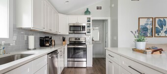 Serene Location - Next to Hampton Park: Haven Home