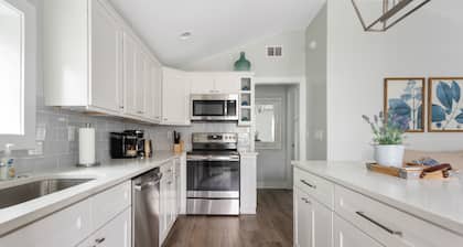 Serene Location - Next to Hampton Park: Haven Home