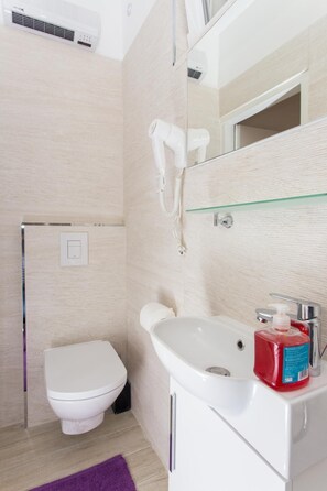 Hair dryer, towels