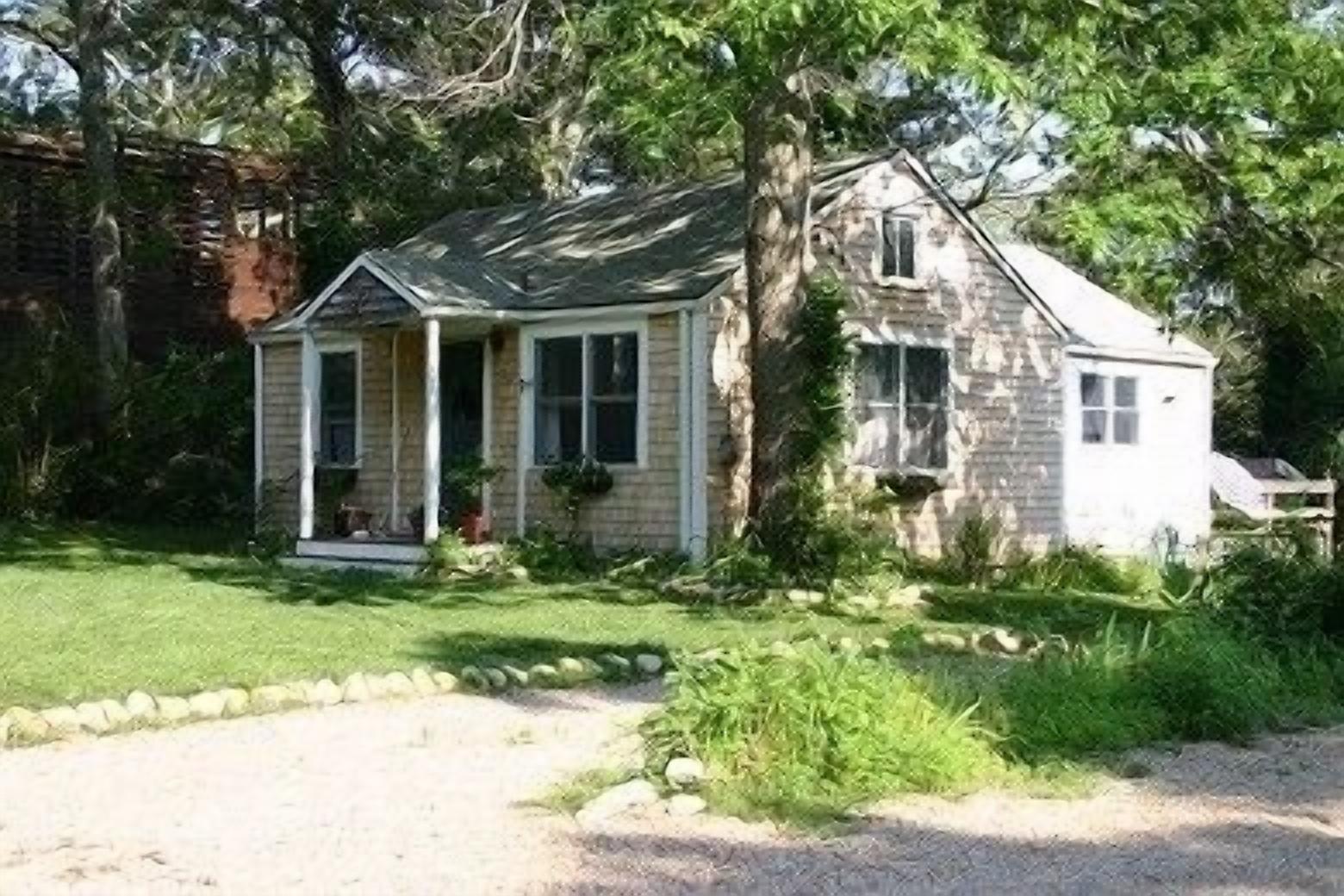 Charming Cottage Near West Chop- Vineyard Haven