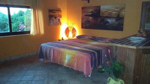 A room with a bed, a table with a lamp, and a window with curtains. - Depandance Venera in Marsala with free wifi and air condition (Marsala)