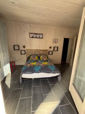 2 chambres, fer et planche à repasser, Wi-Fi gratuit, draps fournis