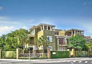 Exterior - Luxury Mediterranean Townhouse In South Tampa (Tampa)