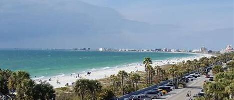 Beach nearby, sun-loungers, beach towels