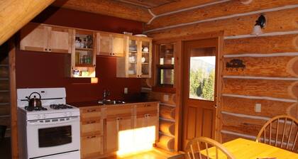 Log Chalet with private lake in the wilderness area