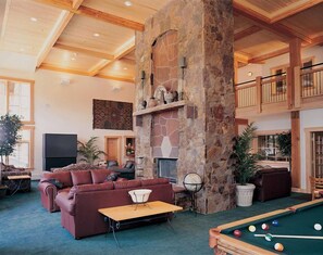 Game room - Ski-in/Ski-Out! *Luxury Studio at Grand Timber Lodge* (Breckenridge)