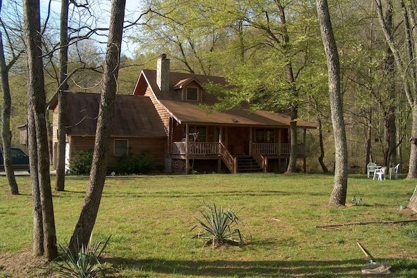 Huge yard for outdoor activities like football, badminton, horseshoes, softball.