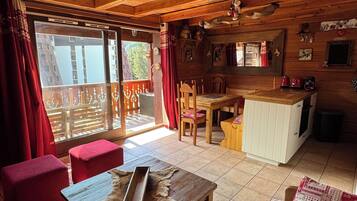 Smart-tv, tv-spel, böcker och ett filmbibliotek