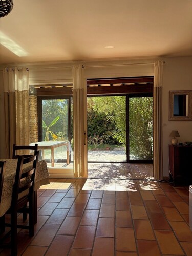 House with pool in the village of Eguilles