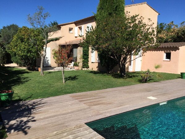 Pool - House with pool in the village of Eguilles (Éguilles)
