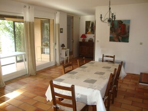 Dining - House with pool in the village of Eguilles (Éguilles)