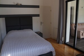 4 chambres, fer et planche à repasser, lit parapluie, Wi-Fi gratuit