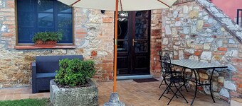Apartment on the ground floor of an old private farmhouse from the 1700s