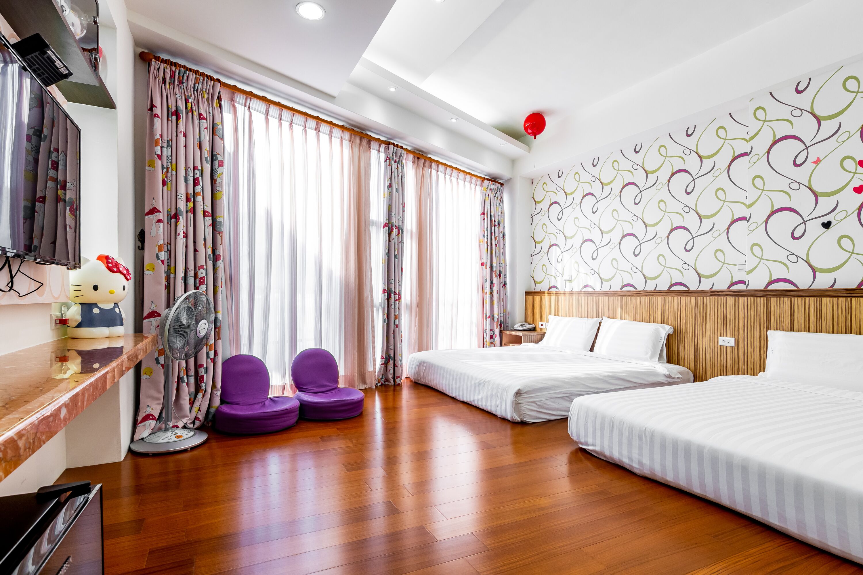 舒适四人房 | 免费 WiFi、床单