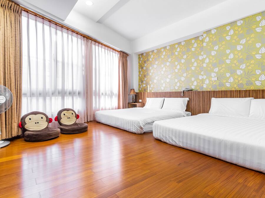 Comfort Quadruple Room | Free WiFi, bed sheets