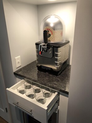 Private kitchen - Downtown Traverse City Fully-Rehabbed Townhouse (Traverse City)