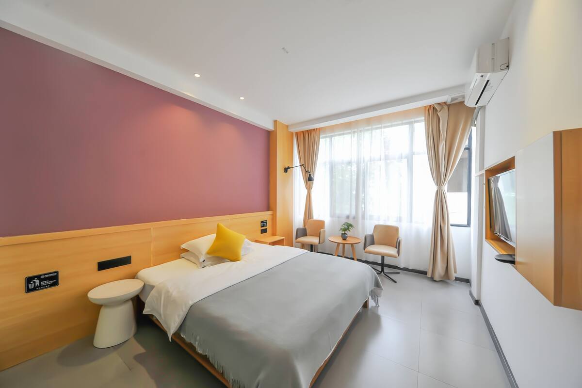 Individually decorated, blackout curtains, soundproofing, free WiFi