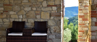 Ancien Borgo restauré au sommet de la colline (Fuoco)