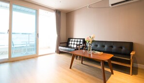 Flat-screen TV - Yeosu Lium Spa Hostel (Yeosu)