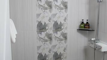 Habitació estàndard, vistes a l'oceà (15 PY, #301 - #303, #305 - #307) | Bany | Articles de tocador gratuïts, assecador de cabells i barnussos