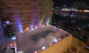 Jetted tub - Yeosu Lium Spa Hostel (Yeosu)