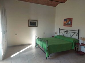1 chambre, fer et planche à repasser, lit parapluie, Wi-Fi gratuit