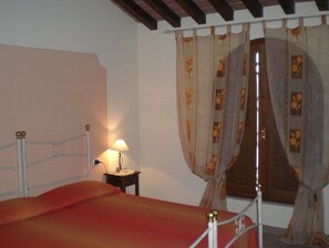 3 dormitorios, tabla de planchar con plancha, wifi gratis y ropa de cama