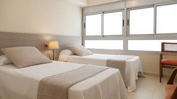 3 slaapkamers, een strijkplank/strijkijzer, wifi, beddengoed