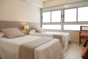 3 slaapkamers, een strijkplank/strijkijzer, wifi, beddengoed