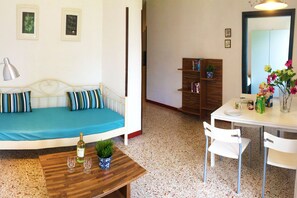 2 bedrooms, internet - Directly on the lake with terrace and two bedrooms (Tre Capitelli)