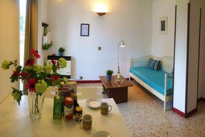 Interior - Directly on the lake with terrace and two bedrooms (Tre Capitelli)