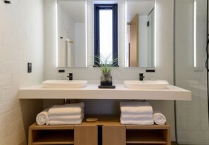 Villa, 3 slaapkamers | Badkamer | Een bad/douchecombinatie, gratis toiletartikelen, een haardroger